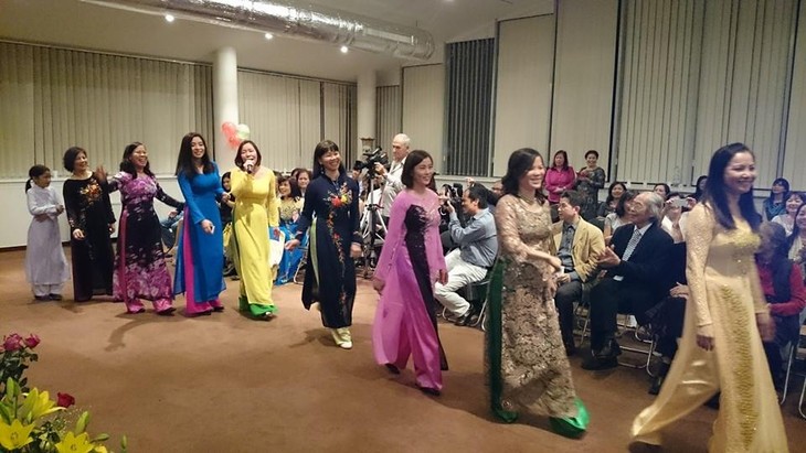 Đêm hội tôn vinh phụ nữ Việt Nam tại Hungary - ảnh 15